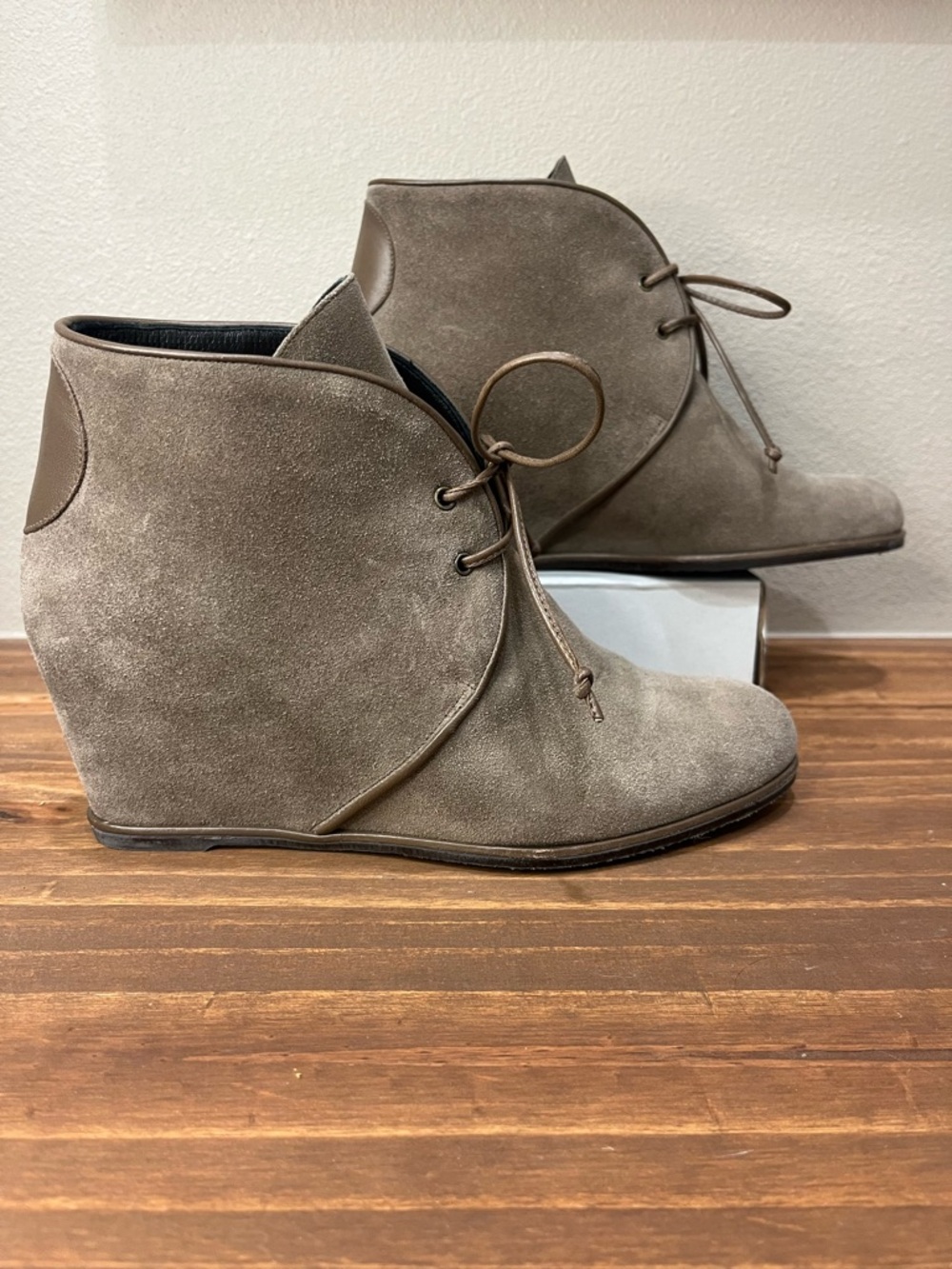 Stuart Weitzman Kalahari brown suede wedge ankle boots size 8M